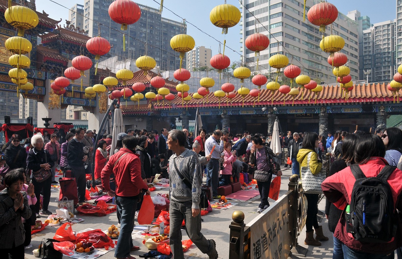 大红灯笼高高挂，经典电影免费播放盛宴开启！